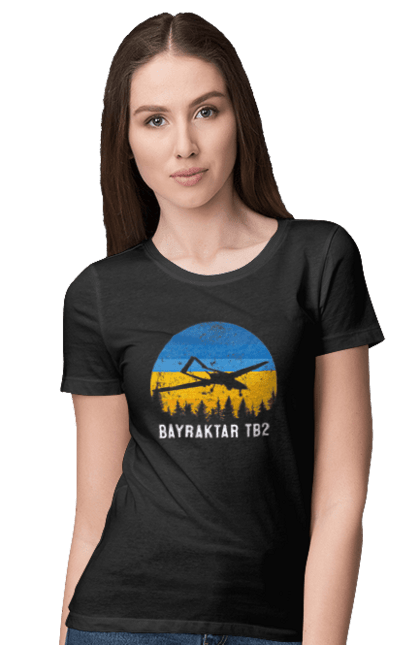 Футболка жіноча з принтом "Байрактор bayraktar tb2". Ukraine lives matter, антипутинська футболка, емблема всу, зелена футболка, класичний герб україни, націоналістичні футболки, патріотичні футболки, українська футболка, футболка без війни, футболка вільна україна, футболка все, футболка героям слава, футболка для патріотів, футболка зеленого, футболка любите україну, футболка привид києва, футболка російський корабель, футболка світ україни, футболка слава україні, футболка справжній українець, футболка стоп війна, футболка я українець, футболки з боєприпасами, футболки з тризубцем. Hype