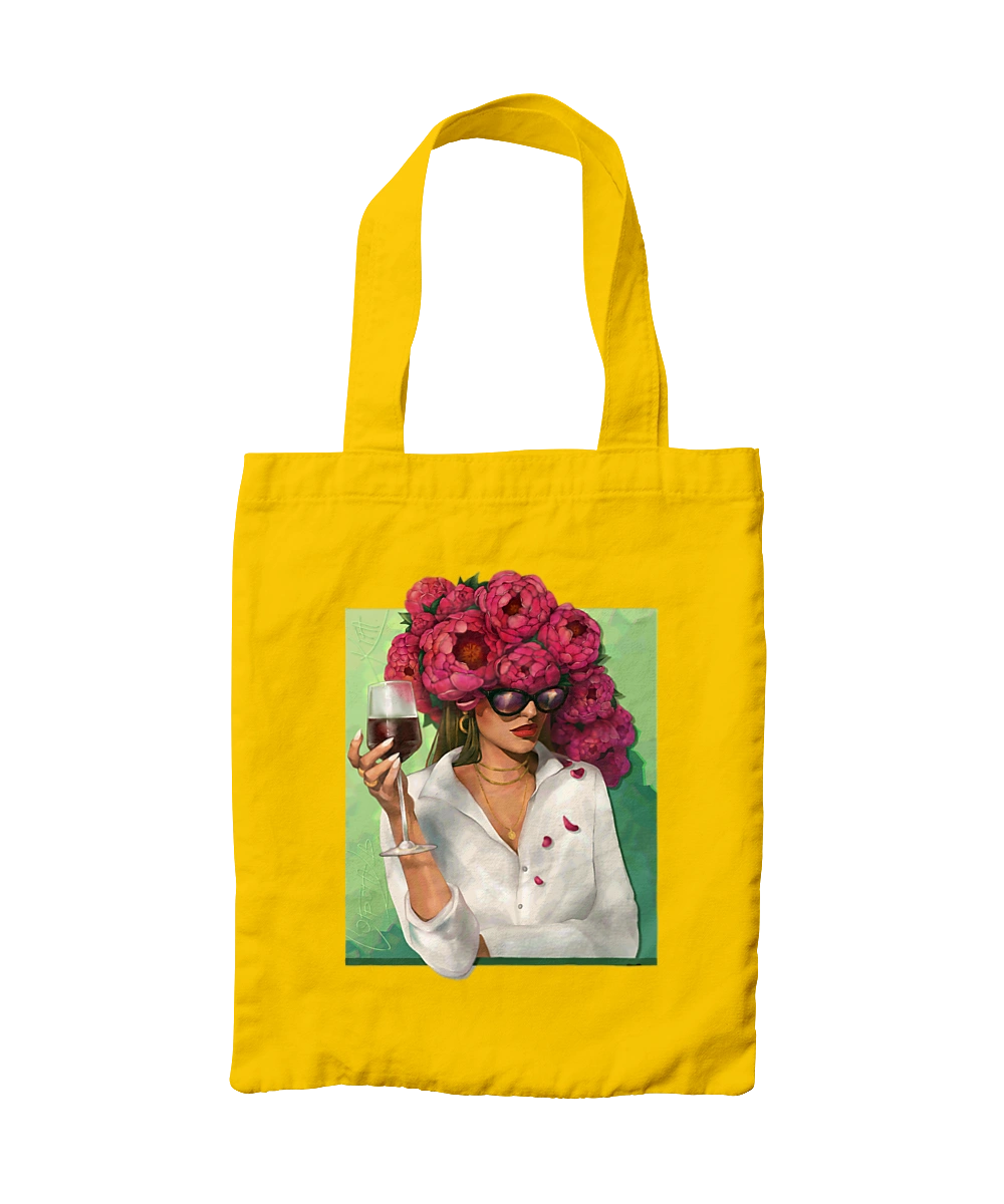 Девушка с пионами и бокалом