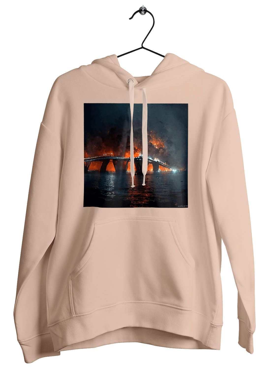 Горит Крымский мост.