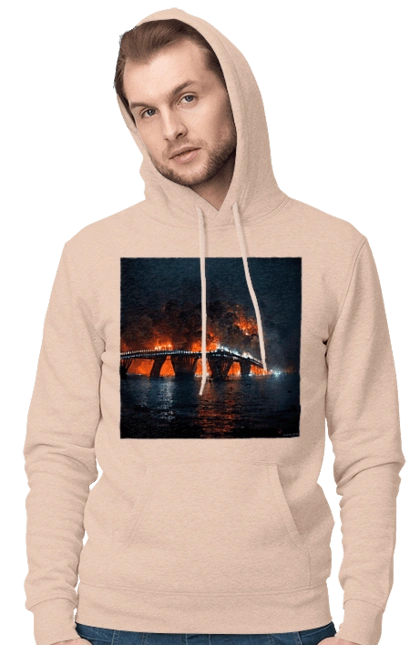 Горит Крымский мост.