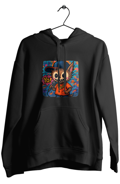 Чоловіче худі з принтом "Лабубу". Бейсболка, вуличне мистецтво, графіті, золотийланцюг, лабубу, мікрофон, міський стиль, репатмосфера, хіпхоп, яскраво. 2070702