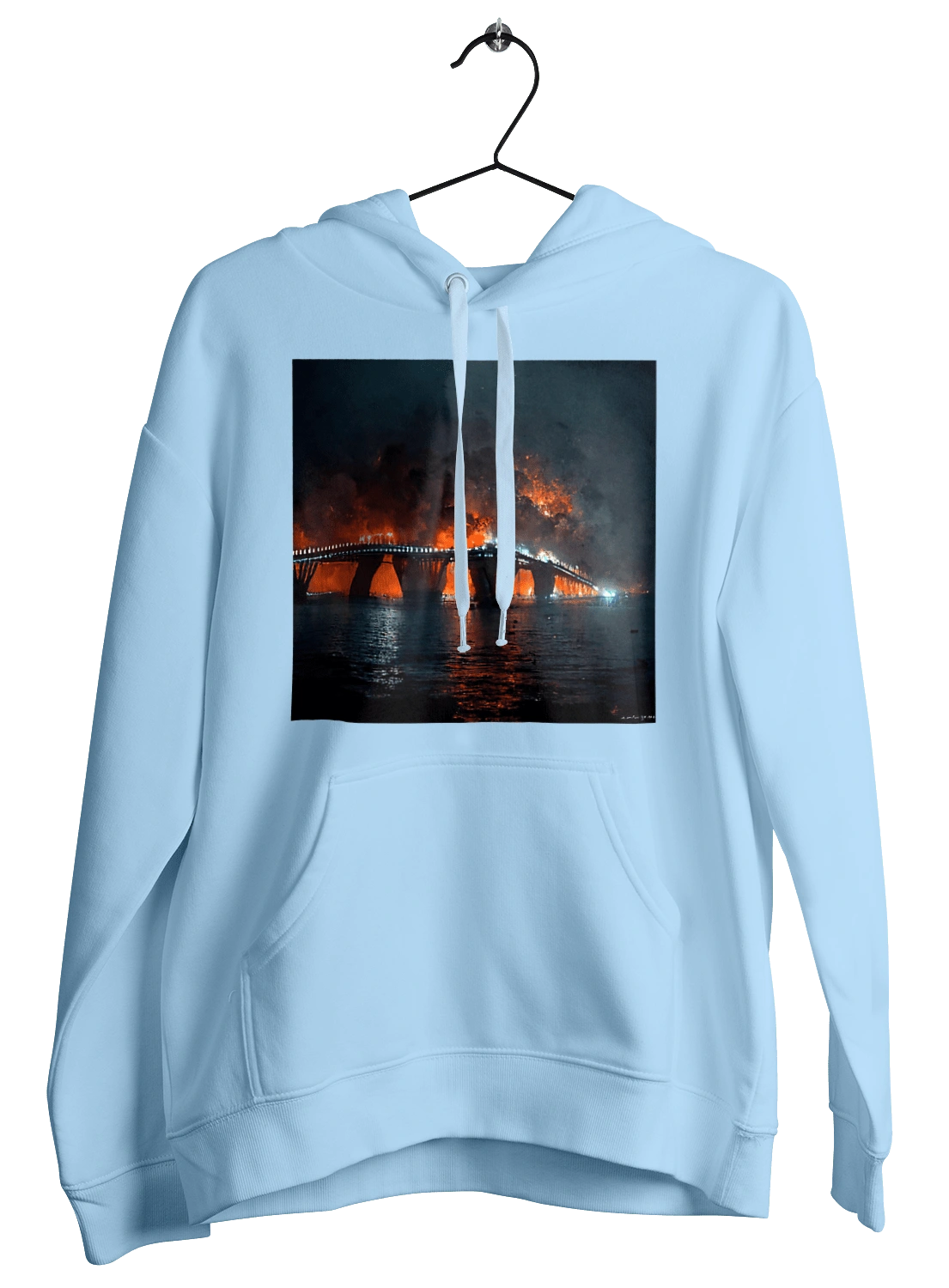 Горит Крымский мост.