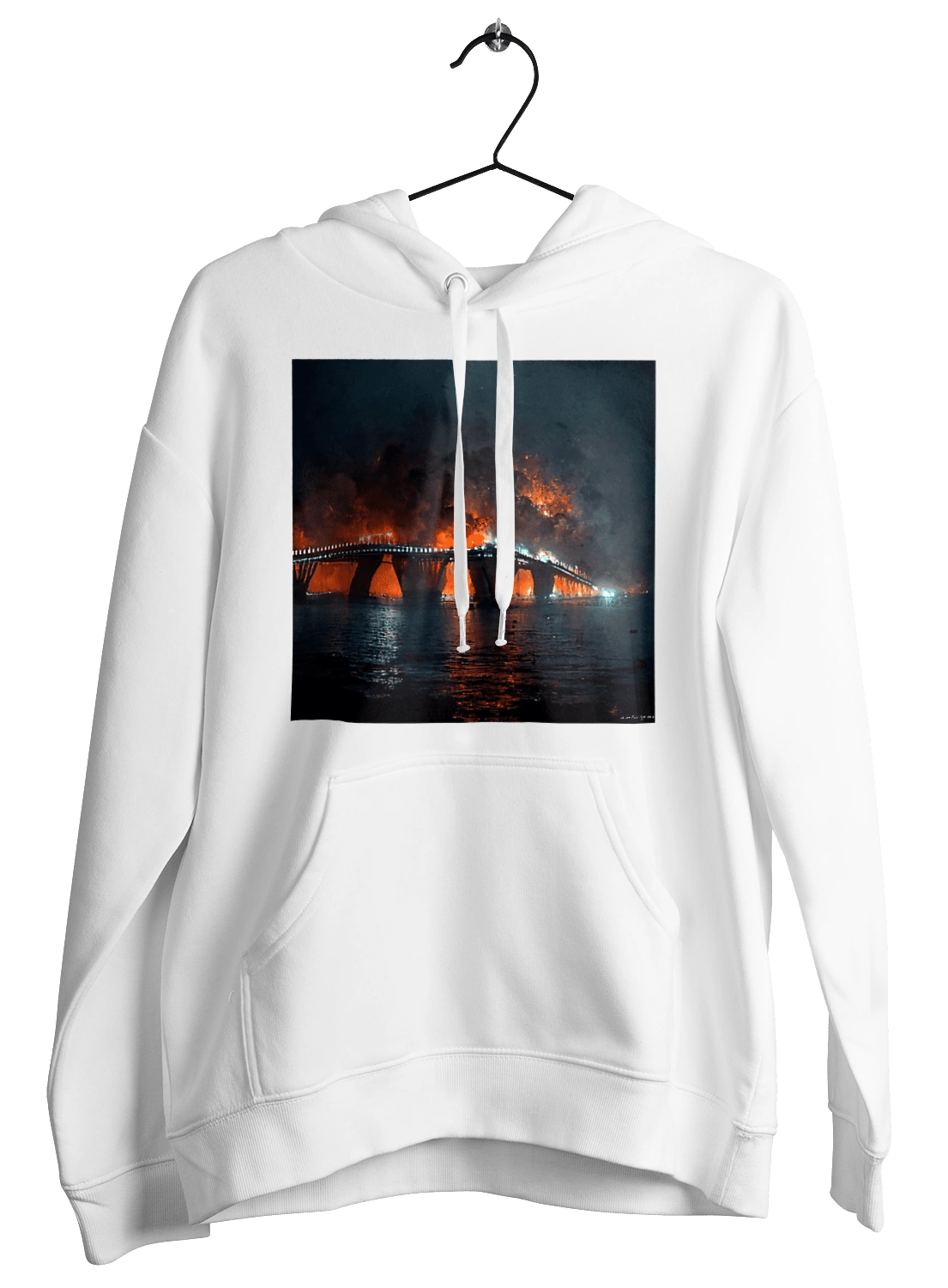 Горит Крымский мост.