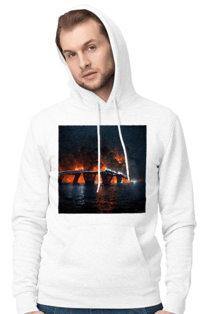 Горит Крымский мост.