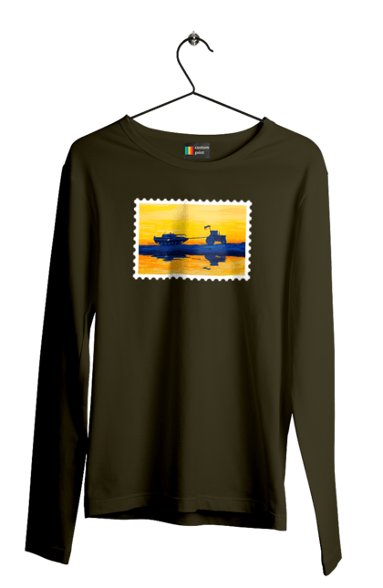 Чоловічий лонгслів з принтом "Нова марка, трактор що тягне танк". Добрий вечір, доброго вечора, марка, марка україни, марка укрпочта, ні війні, трактор тягне танк, тракторні війська, укрпочта. 2070702