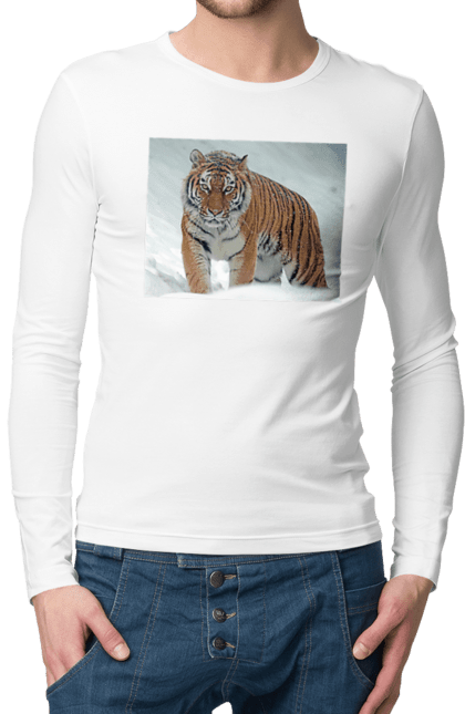 Чоловічій лонгслів з принтом "Тигр у снігу". Велика кішка, великий кіт, дика природа, дикий, звір, зуби, погляд, портрет, природа, стилізація, тварина, тигр, хижак. CustomPrint.market