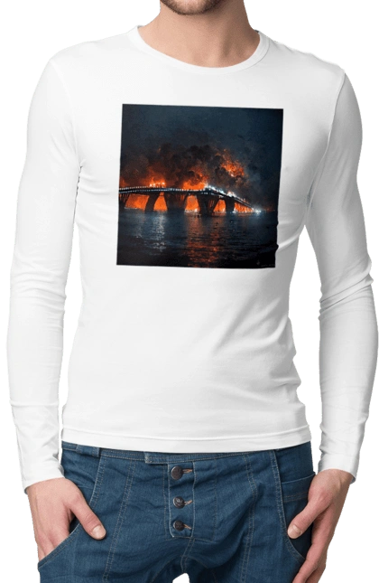 Горит Крымский мост.