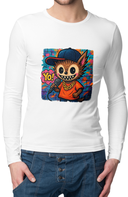 Чоловічий лонгслів з принтом "Лабубу". Бейсболка, вуличне мистецтво, графіті, золотийланцюг, лабубу, мікрофон, міський стиль, репатмосфера, хіпхоп, яскраво. 2070702