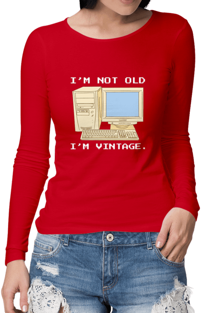 Жіночий лонгслів з принтом "Я не старий, я вінтажний Ретро комп'ютер". Ай ті, айті, айтішник, ботан, вінтаж, вінтажний, гік, клавіатура, код, кодер, комп, мова, піксель, програміст, програмування, ретро, хакер. PrintMarket - інтернет-магазин одягу та аксесуарів з принтами плюс конструктор принтів - створи свій унікальний дизайн