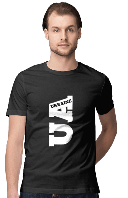 Футболка чоловіча з принтом "Україна". Абревіатура, батьківщина, емблема, логотип, напис, текст, україна. 2070702