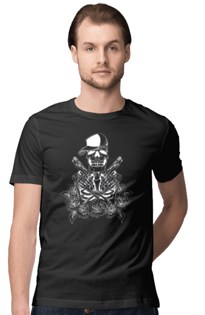 Футболка мужская с принтом Скелет с пистолетами. Зубы, кепка, кости, пистолет, розы, скелет, череп, черно белый. 2070702