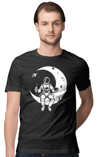 Футболка чоловіча з принтом "Астронавт на місяці". Астронавт, астронавт на луні, зірки, космонавт, космонавт на луні, космос, наса, планети, ракета. CustomPrint.market