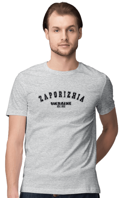 Футболка чоловіча з принтом "Запоріжжя". Бандера, війна, герб, запоріжжя, зсу, прапор, русский воєнний корабль, стяг, україна. futbolka.stylus.ua