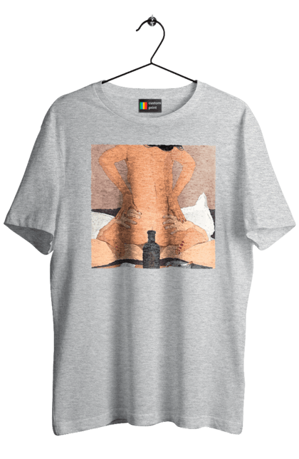 Футболка чоловіча з принтом "Гола Дівчина, Пляшка І Сигарети". Гола, зверху. 2070702