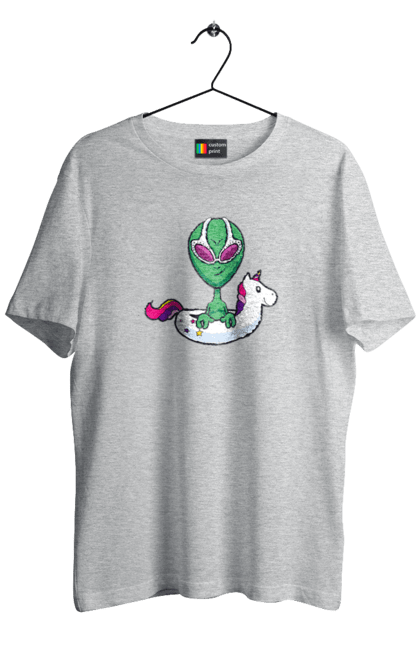 Men`s t-shirt with prints Alien Floats In A Circle. Alien, inflatable circle, to swim. 2070702