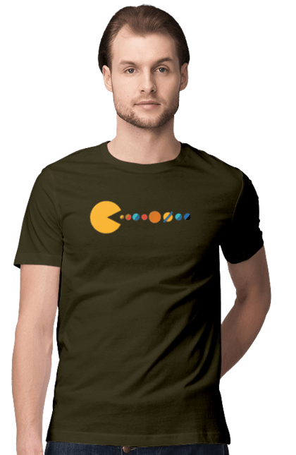 Футболка чоловіча з принтом "Pac Man Planets". Atari, namco, pac man, аркадна відеогра, відеогра, комп`ютерна гра, космос, лабіринт, планети, сонячна система. 2070702