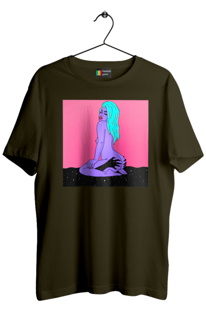 Футболка чоловіча з принтом "Фіолетова Дівчина В Руках". Дівчина, інопланетянка, сидить. 2070702