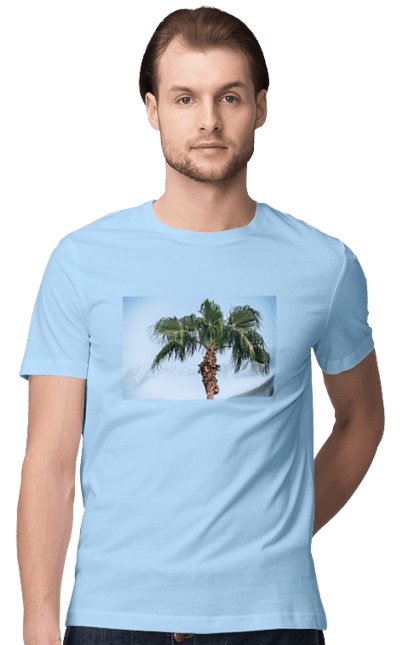 Футболка чоловіча з принтом "Пальма на тлі неба". Берег, блакитне, відпочинок, відпустку, єгипет, зелений, зелені, лист, листя, море, небо, оазис, океан, острів, пальма, південь, подорож, пригоди, тропіки, туреччина. 2070702