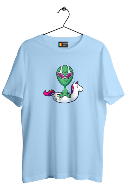 Men`s t-shirt with prints Alien Floats In A Circle. Alien, inflatable circle, to swim. 2070702