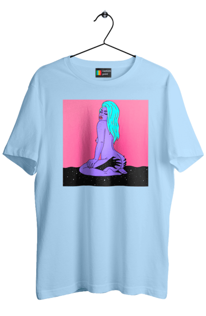 Футболка чоловіча з принтом "Фіолетова Дівчина В Руках". Дівчина, інопланетянка, сидить. 2070702