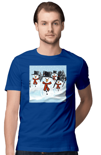Футболка чоловіча з принтом "Новорічні сніговики". 2022, зима, настрій, новий рік, радість, різдво, святкування, свято, сезон, сніг, сніговик, снігопад, холод. ART принт на футболках