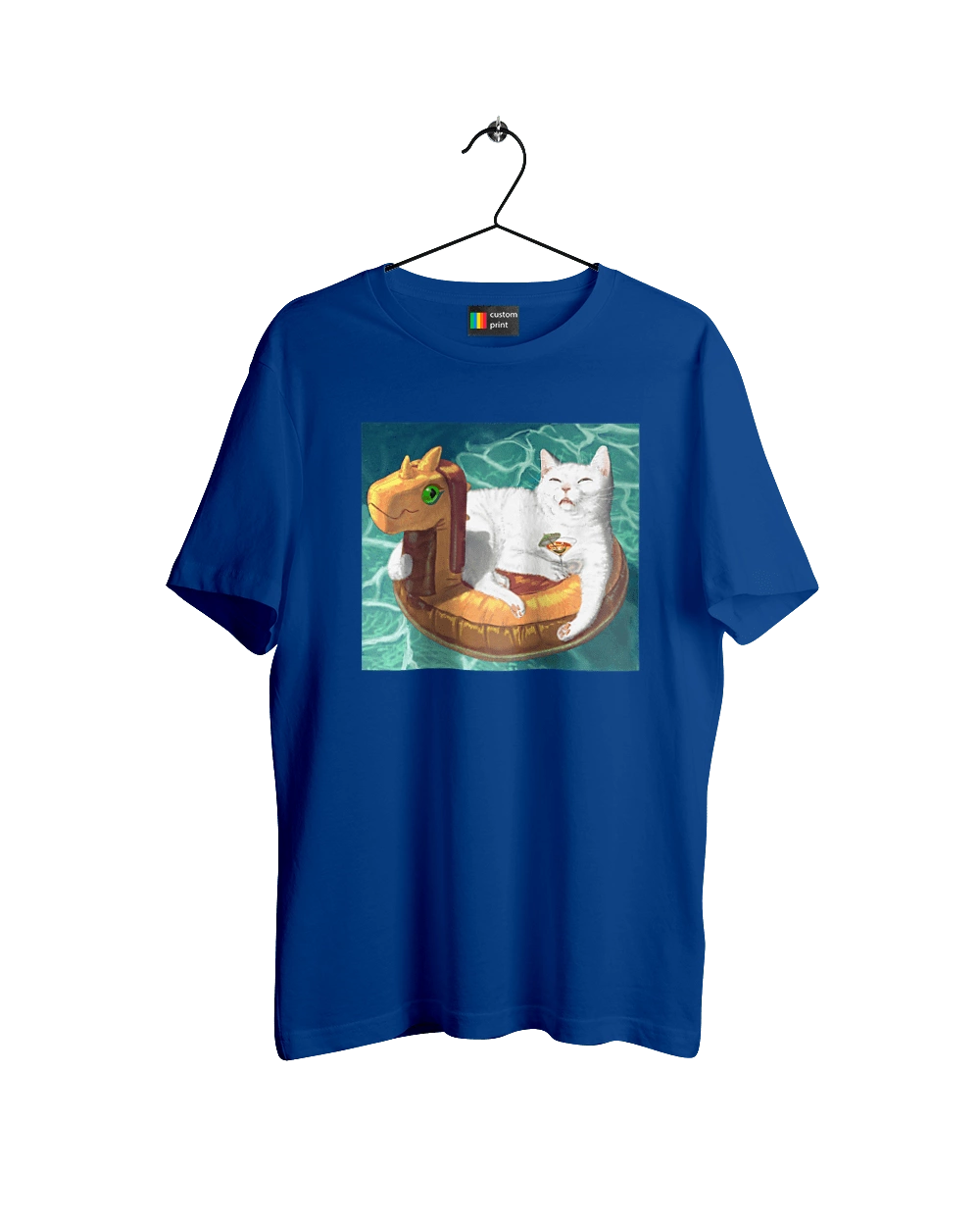 Белый кот в плавательном кругу, на отдыхе