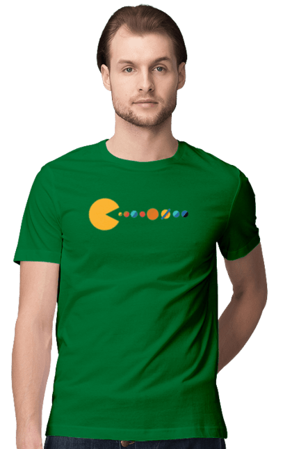 Футболка чоловіча з принтом "Pac Man Planets". Atari, namco, pac man, аркадна відеогра, відеогра, комп`ютерна гра, космос, лабіринт, планети, сонячна система. 2070702