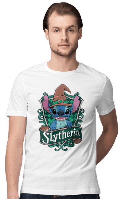 Футболка мужская с принтом Стич Слизерин. Harry potter, hogwarts, slytherin, stich, гарри поттер, слизерин, стич, факультет, франшиза, хогвартс. 2070702