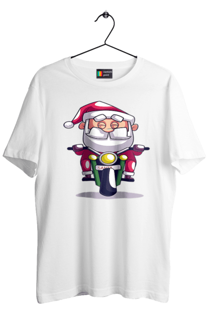 Футболка чоловіча з принтом "Щасливий Санта на мотоциклі". 2022, дід мороз, зима, мотоцикл, новий рік, різдво, санта, сніг. 2070702