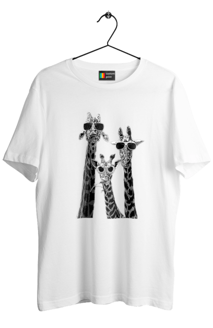 Футболка чоловіча з принтом "Тріо на чилі". Жираф, жираф в окулярах, замовити, іржака, літня футболка, літо, ми на чилі, на чилі, найкращий тренд, позитив, розслабився, сонцезахисні окуляри, стебло, три жирафи, шия. ART принт на футболках