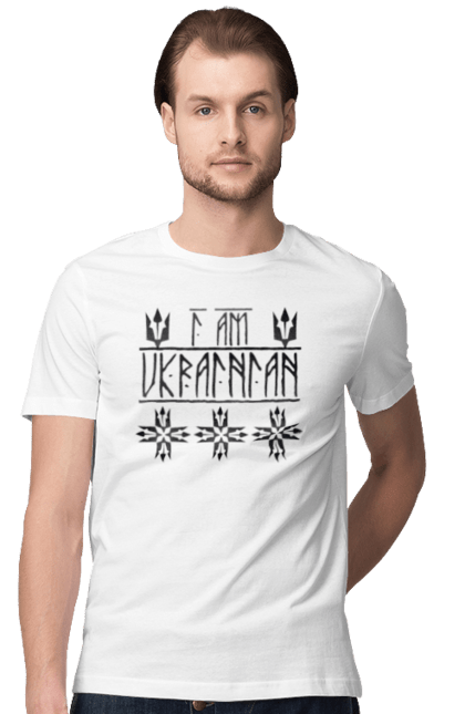 Футболка чоловіча з принтом "I am UKRAINIAN black". Герб, напис, руни, русь, типографіка, україна, я українець. futbolka.stylus.ua
