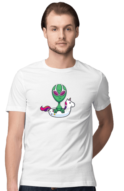 Футболка мужская с принтом Инопланетянин Плавает В Кругу. Инопланетянин, надувной круг, плавать. 2070702