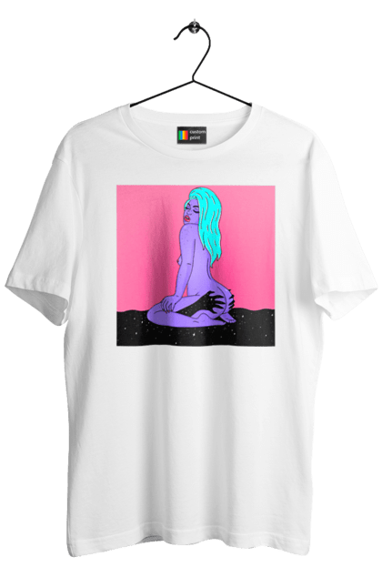 Футболка чоловіча з принтом "Фіолетова Дівчина В Руках". Дівчина, інопланетянка, сидить. 2070702