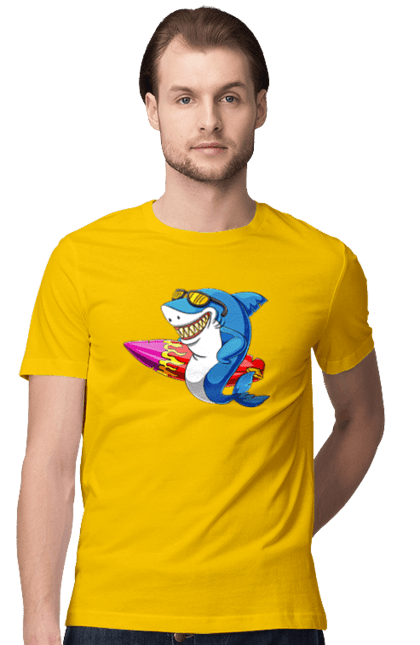Футболка чоловіча з принтом "Акула В Окулярах З Серфінгом". Акула, літо, окуляри, серфінг. 2070702