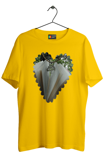 Футболка чоловіча з принтом "Книжкова валентинка". Дерево, книги, книжки, любов, прикраса, природа, серце, форма серця, читання. 2070702