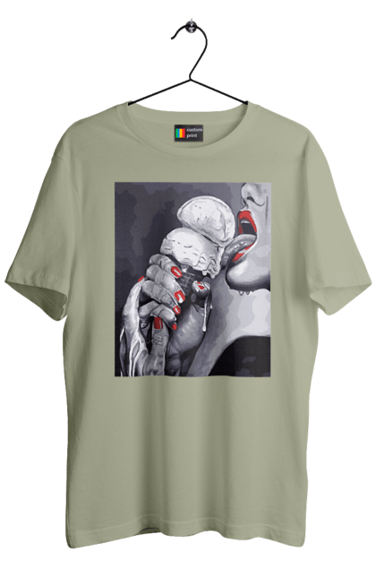 Футболка чоловіча з принтом "Смак ескімо". Апетитне ескімо, вона лиже, дівчина та морозиво, лиже мовою, смак ескімо, смак морозива, тече по губах, тече по руках. 2070702