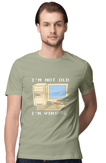 Футболка чоловіча з принтом "Я не старий, я вінтажний Ретро комп'ютер". Ай ті, айті, айтішник, ботан, вінтаж, вінтажний, гік, клавіатура, код, кодер, комп, мова, піксель, програміст, програмування, ретро, хакер. 2070702