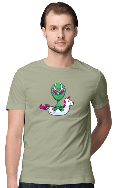 Футболка чоловіча з принтом "Інопланетянин Плаває У Колі". Інопланетянин, надувной круг, плавати. 2070702