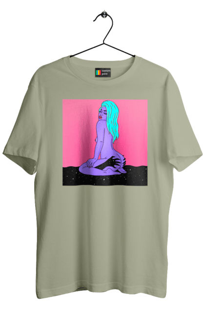 Футболка мужская с принтом Фиолетовая Девушка В Руках. Девушка, инопланетянка, сидит. 2070702