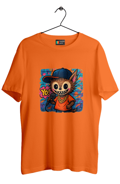 Футболка чоловіча з принтом "Лабубу". Бейсболка, вуличне мистецтво, графіті, золотийланцюг, лабубу, мікрофон, міський стиль, репатмосфера, хіпхоп, яскраво. 2070702