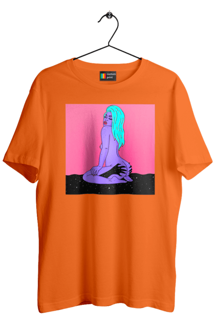 Футболка чоловіча з принтом "Фіолетова Дівчина В Руках". Дівчина, інопланетянка, сидить. 2070702