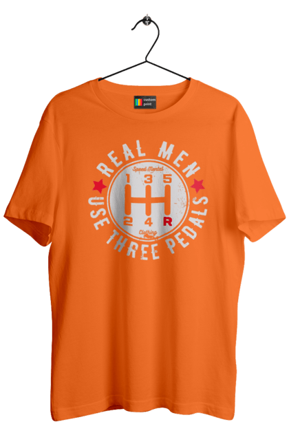 Футболка чоловіча з принтом "Справжні чоловіки використовують три педалі". Авто гумор, автомобіль, гумор, для автолюбителів, для автомобіліста, коробка передач, мем, механіка, прикольна. 2070702