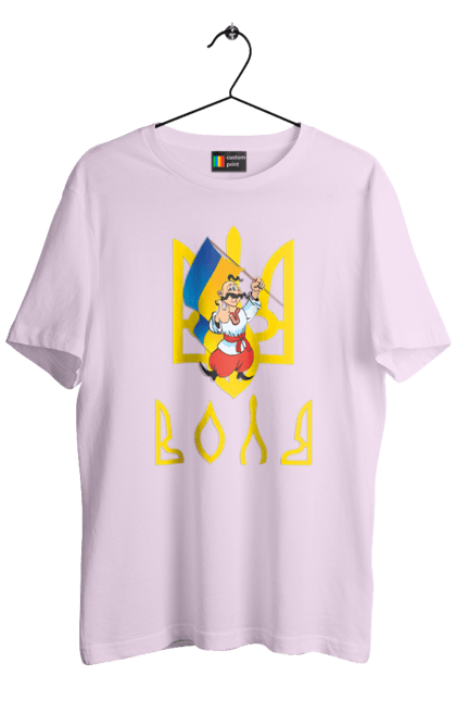 Футболка чоловіча з принтом "Тризуб Воля Козак з прапором України". Воля, герб, козак, прапор, прапор україни, символ україни, традиції україни, тризуб, тризуб воля, україна. 2070702