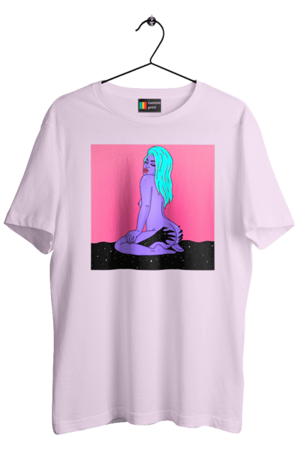 Футболка чоловіча з принтом "Фіолетова Дівчина В Руках". Дівчина, інопланетянка, сидить. 2070702