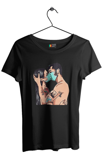 Футболка женская с принтом Коронавирусная Любовь. Карантин, коронавирус, любовь, маска, поцелуй. 2070702