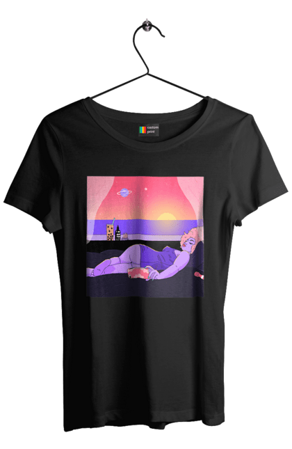 Футболка жіноча з принтом "Фіолетова Дівчина На Відпочинку". Дівчина, захід, телефон. 2070702