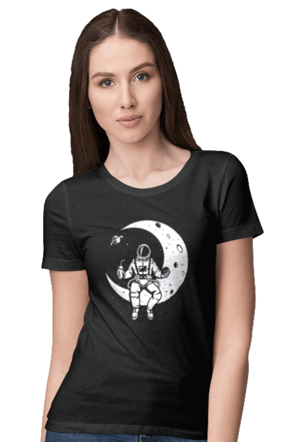 Футболка жіноча з принтом "Астронавт на місяці". Астронавт, астронавт на луні, зірки, космонавт, космонавт на луні, космос, наса, планети, ракета. futbolka.stylus.ua