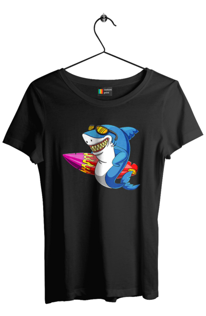 Футболка жіноча з принтом "Акула В Окулярах З Серфінгом". Акула, літо, окуляри, серфінг. 2070702