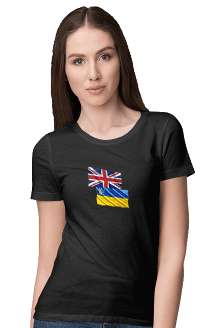 Футболка жіноча з принтом "Прапор Великої Британії, прапор України, Підтримка України". Британія, велика британія, війна, киев, мир, національні кольори, прапор, прапор британії, прапор великої британії. 2070702