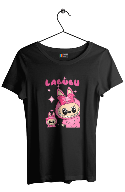 Футболка жіноча з принтом "Лабубу". Іграшка лабубу, лабубу, лабубу кока кола, мерч лабубу, мила, рожева лабубу, смішна лабубу. 2070702